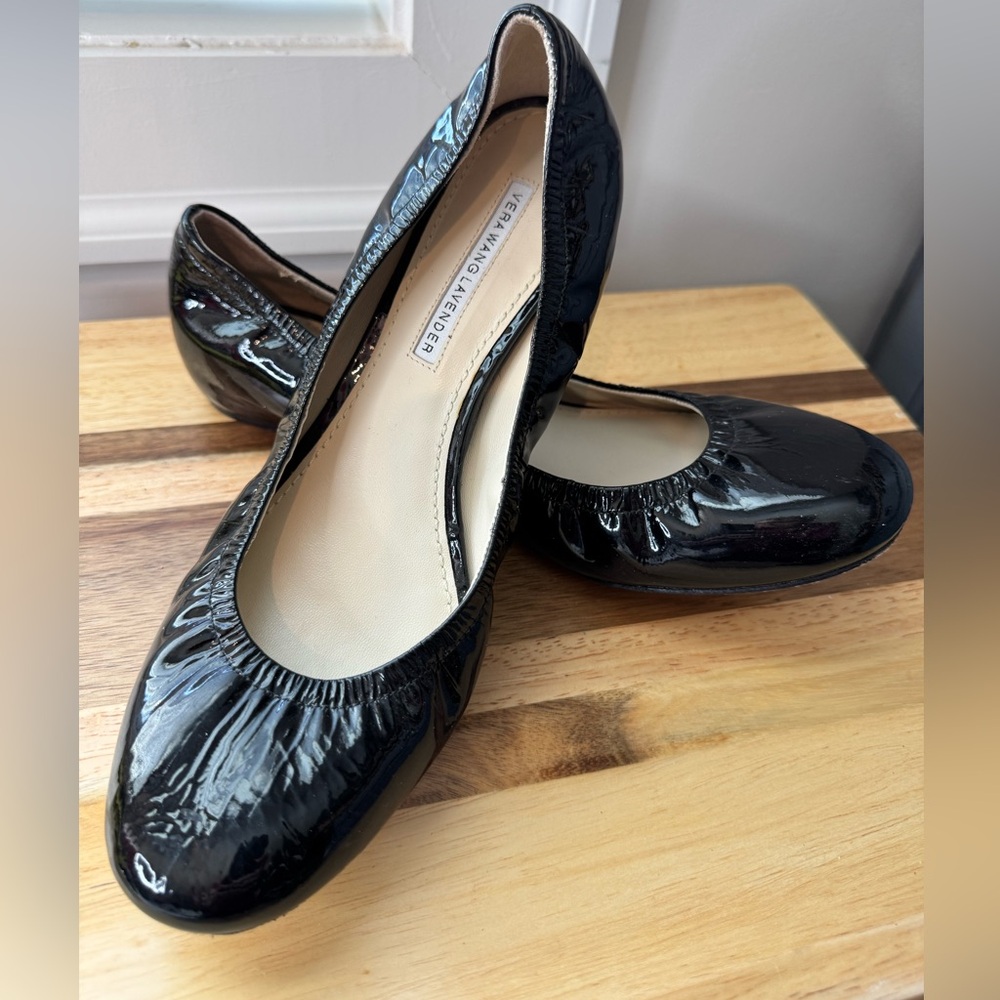 Vera Wang Lavender Label Black Patent Ballet Flats